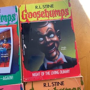 Goosebumps set of 6 books to sting paper backs